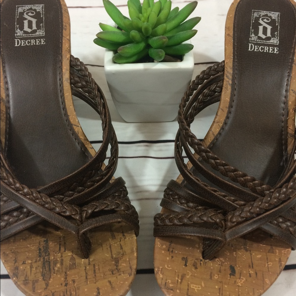 Decree wedges size 7.5